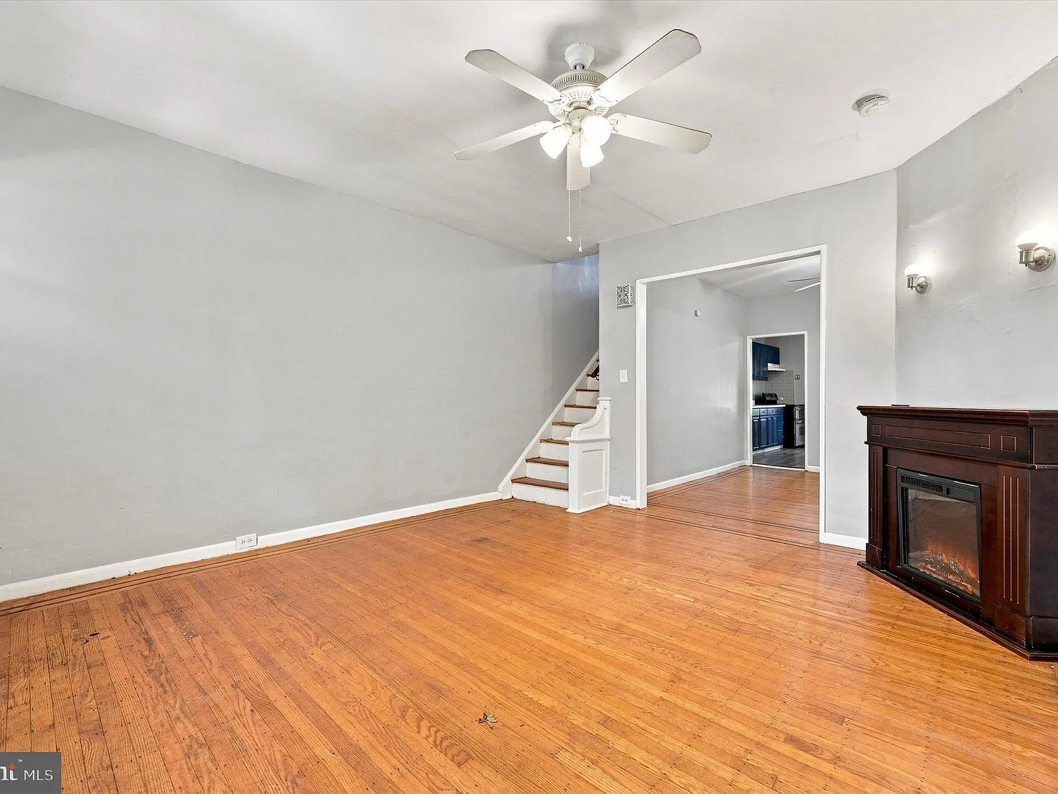 3 bed, 1.5 bath, 1430 sqft, $1,900 — Photo 3
