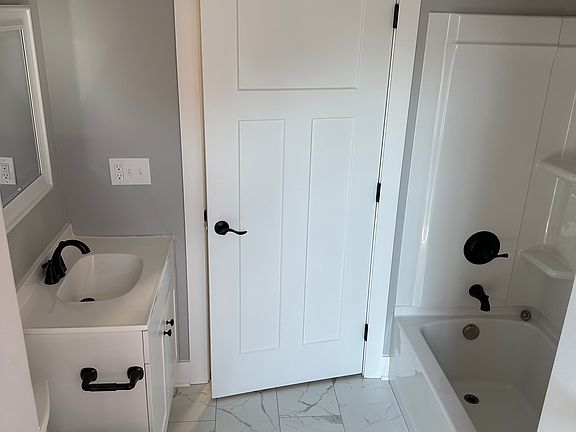 4th image of 4345 Apex Dr
