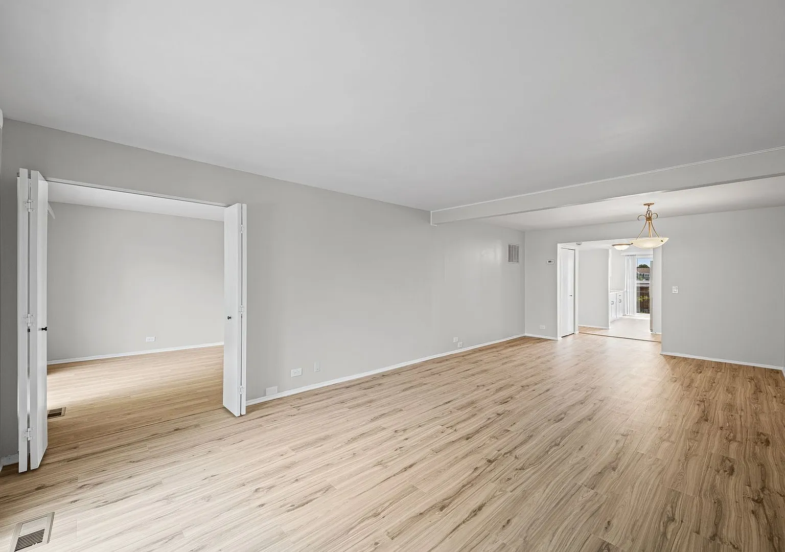 Beautifully Updated 2-Bed / 2-Bath Condo in Northfield Square — Photo 4