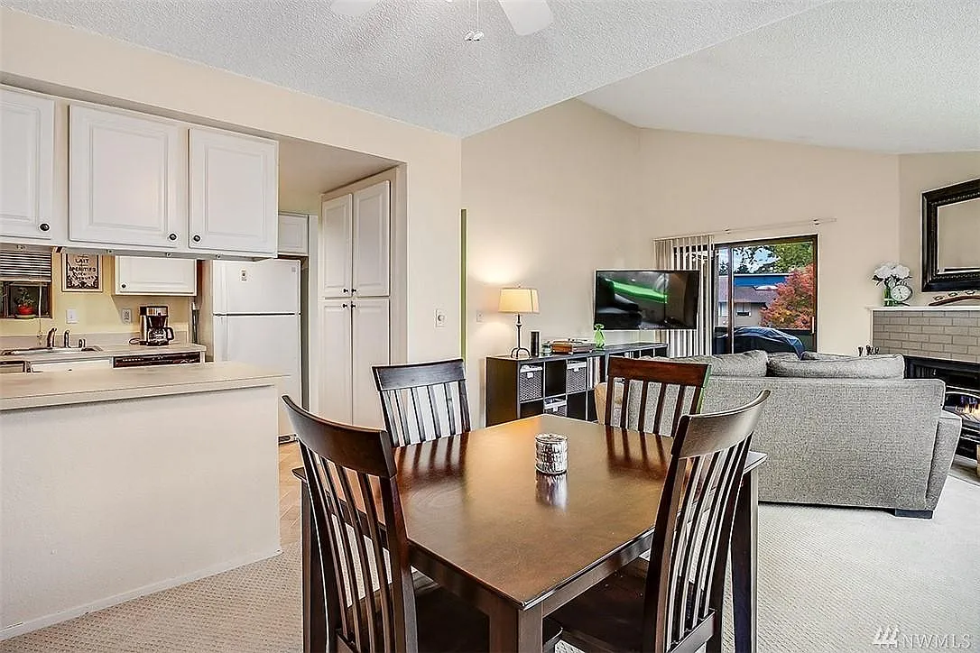 2 bed, 987 sqft, $2,195 — Photo 4