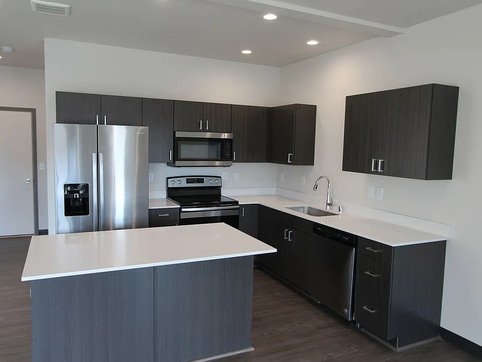 Modern design 3-bed, 2.5-bath duplex available August 10th!!