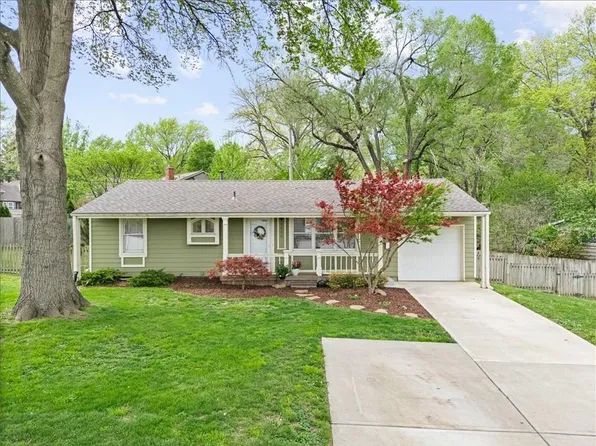 9036 Hemlock Dr, Overland Park, KS 66212
