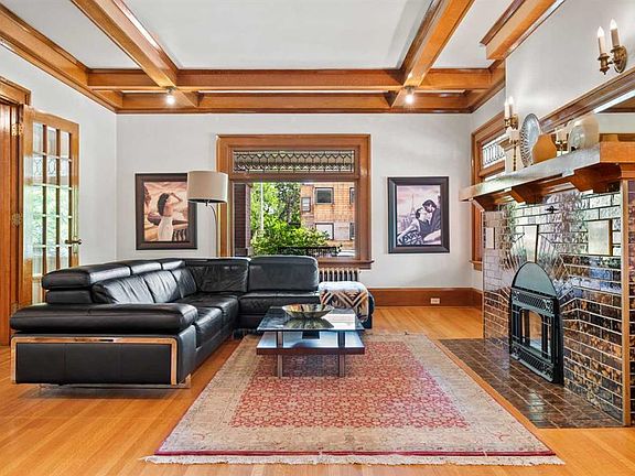 2nd image of 1933 E 5th St SW