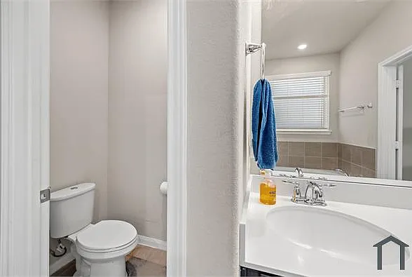 618 Ellwood Terrace Ln — Photo 2