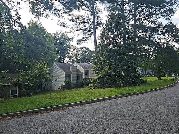 3rd image of 8810 Churchill Pl