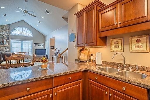 4th image of 1067 Ashfield Way