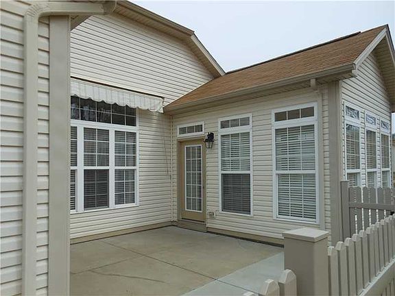 3rd image of 704 Roosevelt Blvd