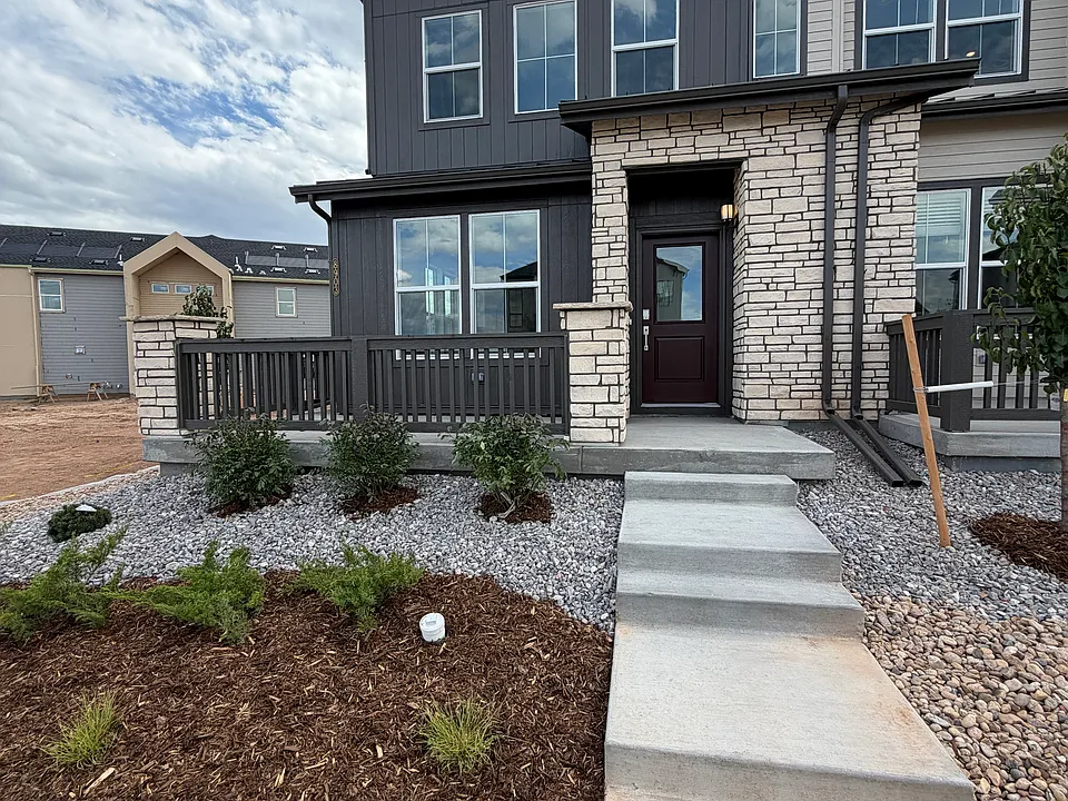 8903 Whiteclover St