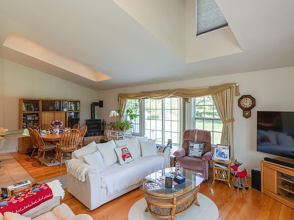 4th image of 49 Summerfield Ln