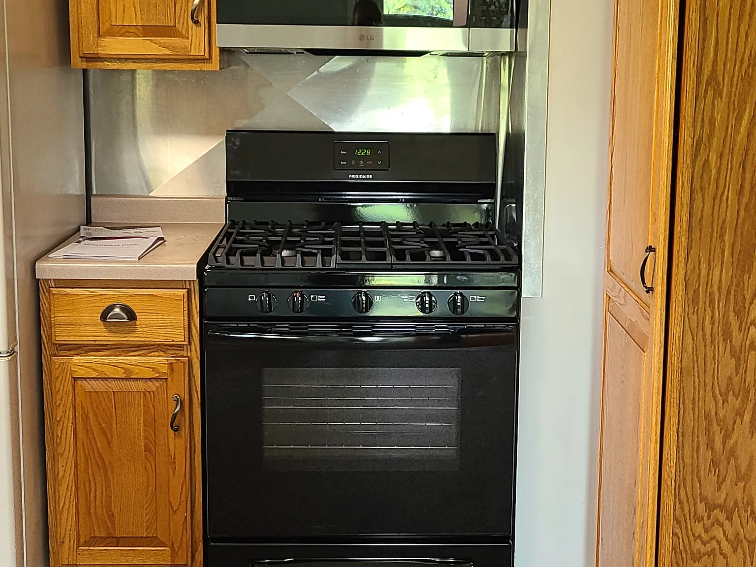 5 bed, 2.5 bath, 2500 sqft, $3,375 — Photo 3