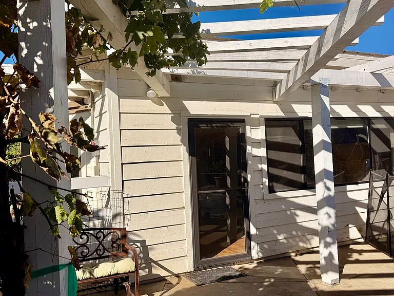 17995 Bear Valley Ln — Photo 4