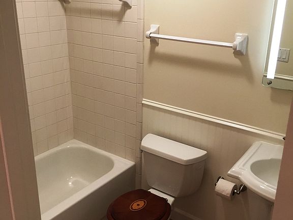 5th image of 1207 Cove Landing Dr