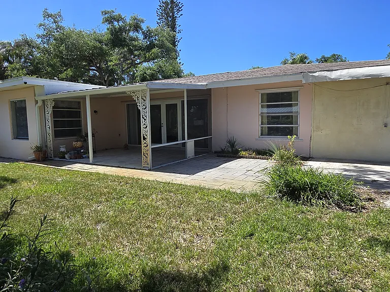 546 Flamevine Ln — Photo 12