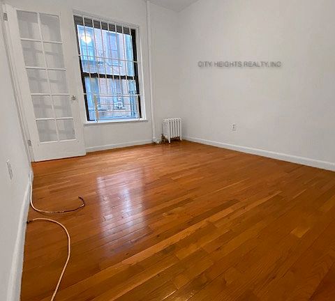 2nd image of 207 E 5th St APT 4