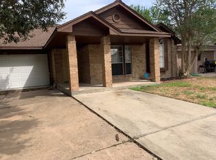 224 Almond Dr, Lake Jackson, TX 77566