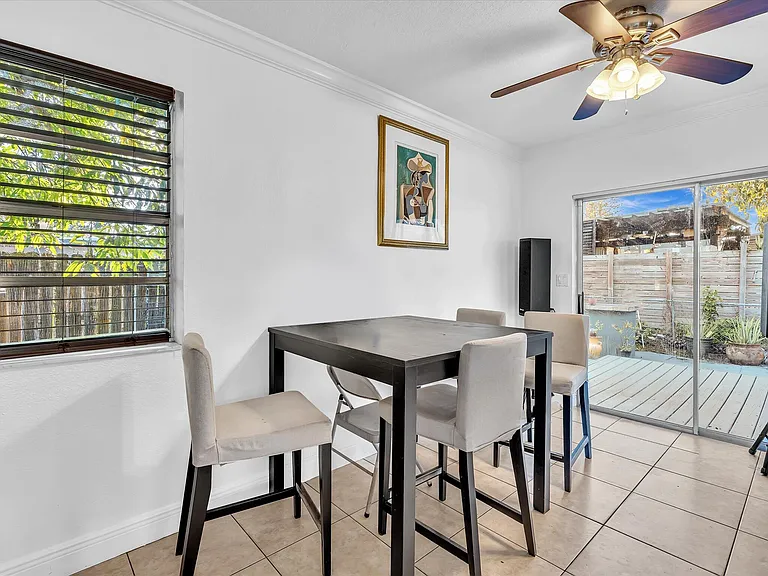 700 SW 5th Ct — Photo 13