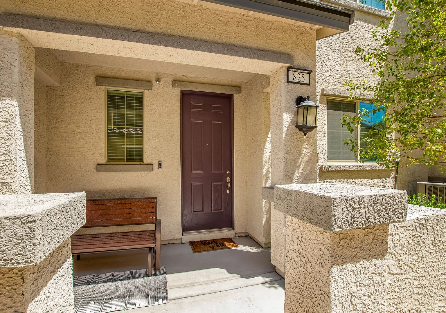 Beautiful corner lot townhome with custom paint, plentiful community green spaces. — Photo 3