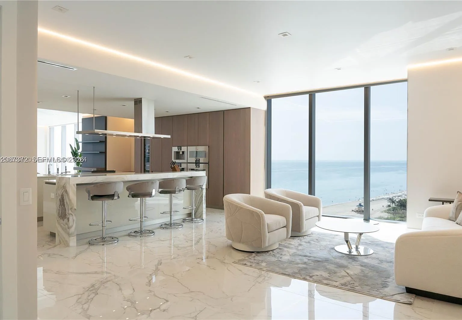 Turnberry Ocean Club Resid — Photo 1