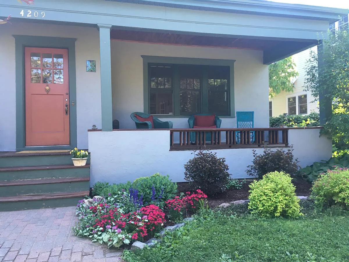 4 bed, 2300 sqft, $3,600 — Photo 1