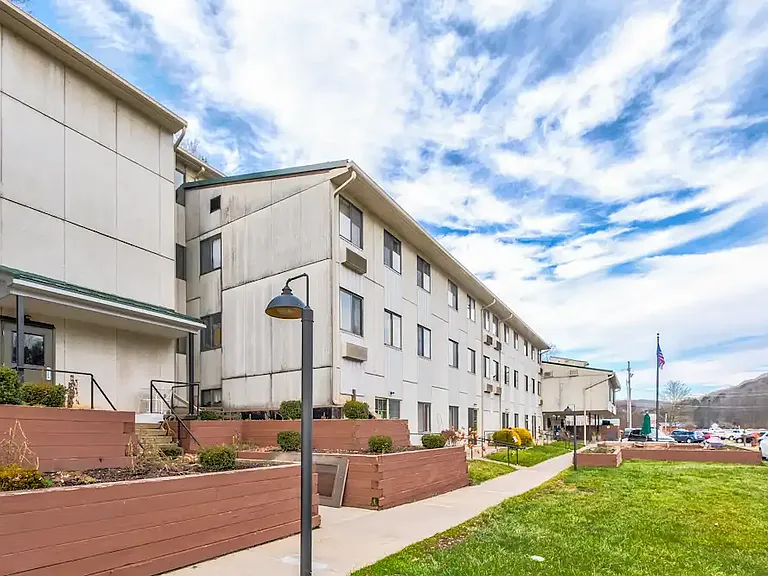 Sullivan Terrace Apartments — Photo 4