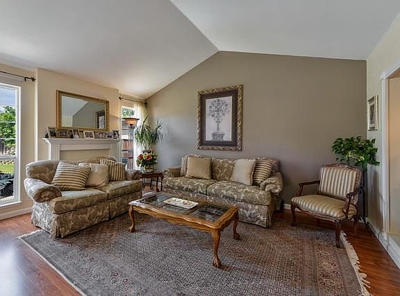 4th image of 851 Calero Ave