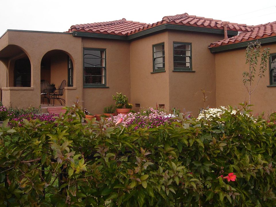 2nd image of 5891A Lokelani Rd
