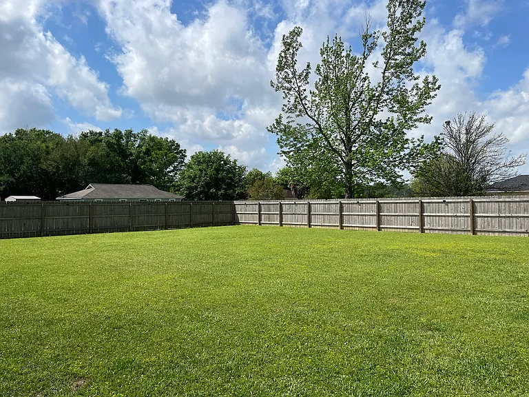 105 Northgate Dr W — Photo 11
