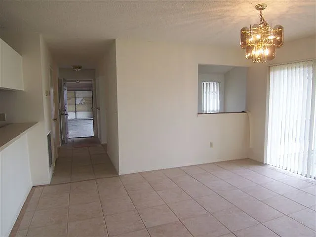 10819 Venice Cir — Photo 2
