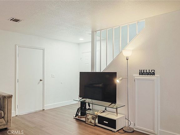3rd image of 2214 W Wardlow Rd