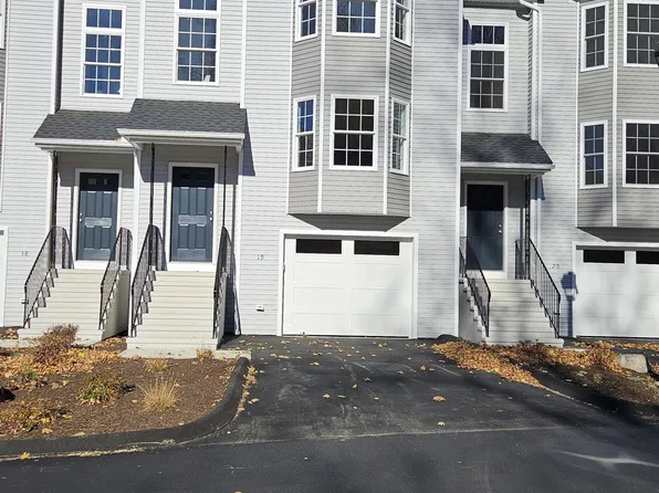 19 Summer Brook Way, Seymour, CT 06483