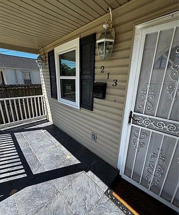 3rd image of 213 Warrington Dr