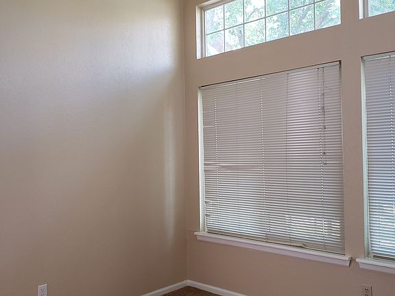 4th image of 6076 Gunbarrel Ave APT A