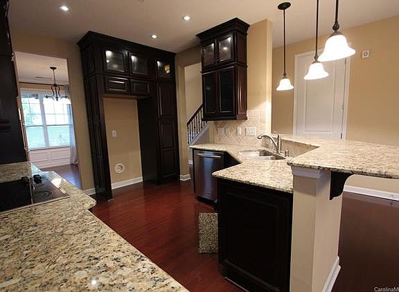 4th image of 129 Farmers Folly Dr