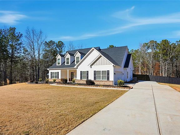 2nd image of 95 Hawthorn Ln