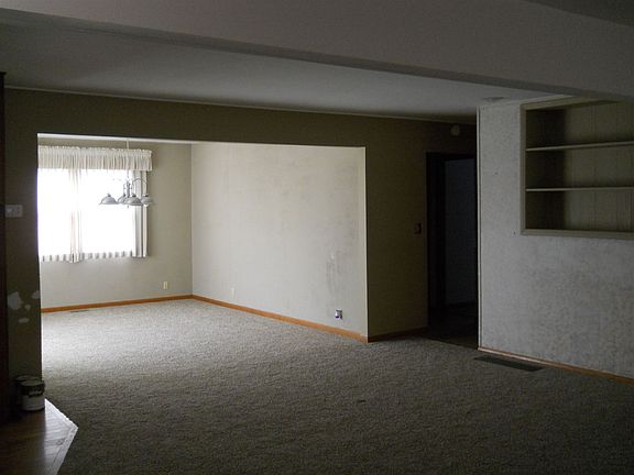 5th image of 825 Meadowview Dr