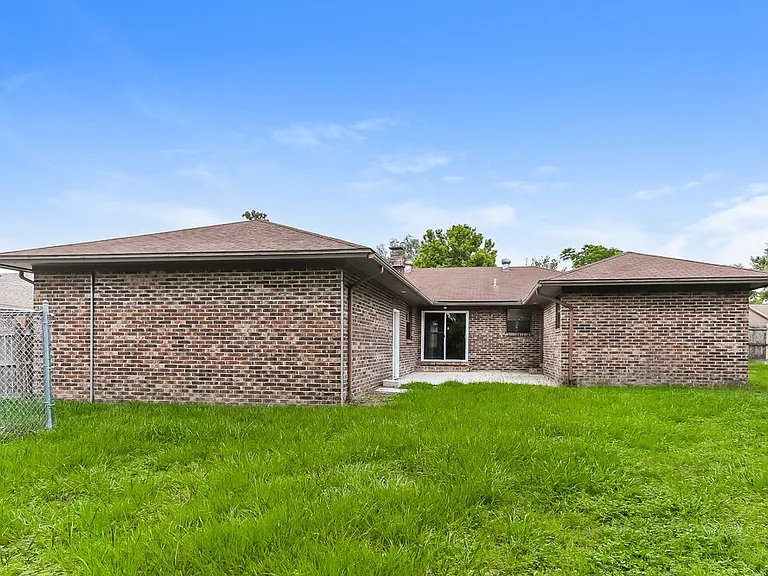 2553 Sandlewood Cir — Photo 16