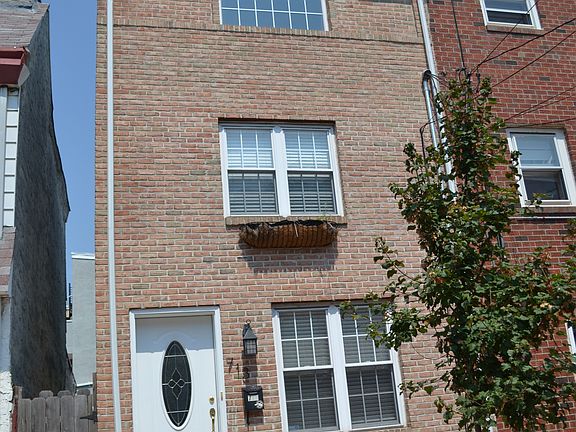 2nd image of 713 E Thompson St