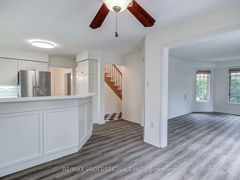 2145 Country Club Dr E #23 — Photo 9