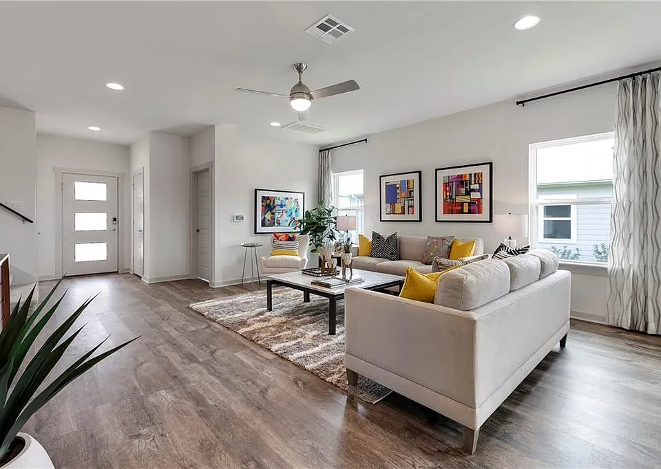 3009 Egan Dr