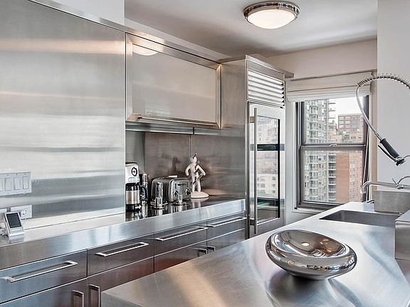 5th image of 240 E 76th St APT 16N