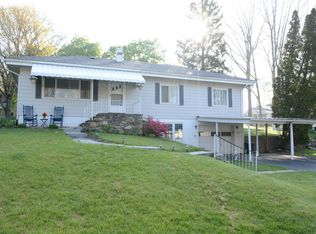 12 Woodcliff Dr, Dallas, PA 18612