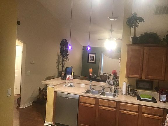 4th image of 604 Saleta St