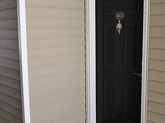 5th image of 19620 Galway Bay Cir APT 102