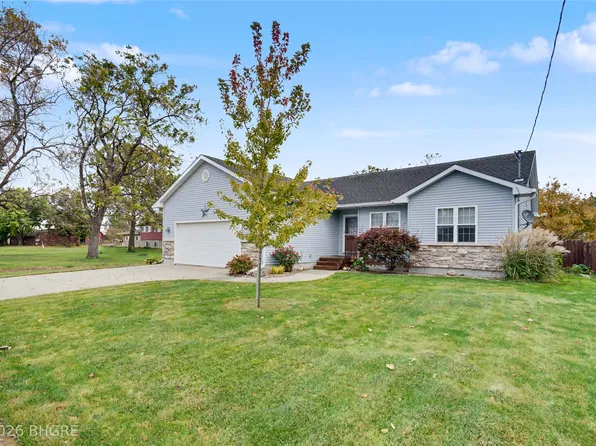 102 12th St, Dallas Center, IA 50063