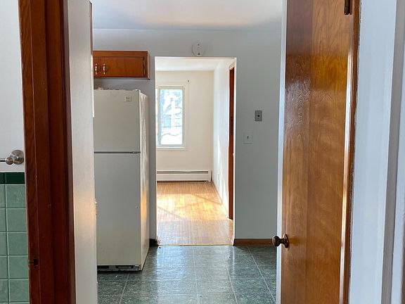 3rd image of 72 Newman St #4