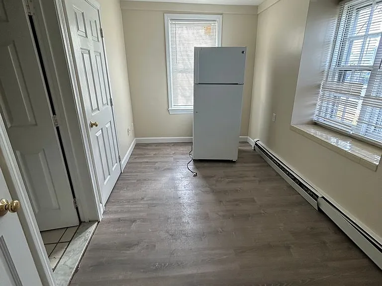 80 Yarmouth Rd — Photo 2