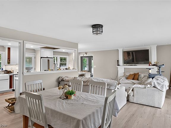 2nd image of 38385 Aurora Rd