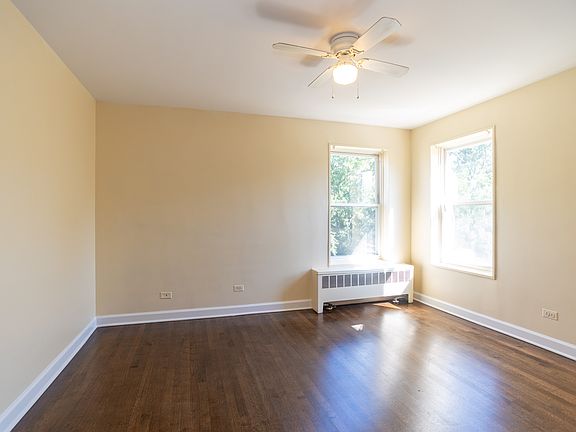 3rd image of 6100 N Winchester Ave APT 3a