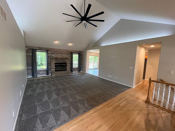 2nd image of 572 Thornberry Ct