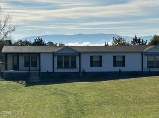 685 Hart Rd, Dandridge, TN 37725
